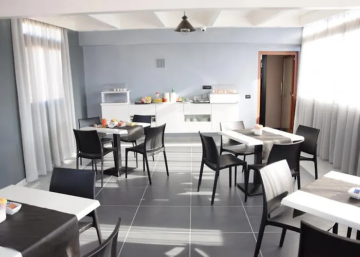 Fly Boutique Hotel 3*